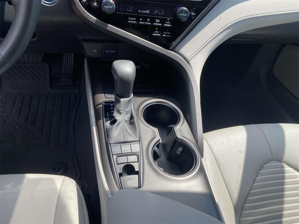 2024 Toyota Camry Hybrid SE photo 20