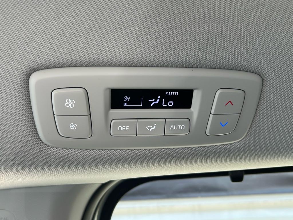 2026 Kia Carnival EX photo 13