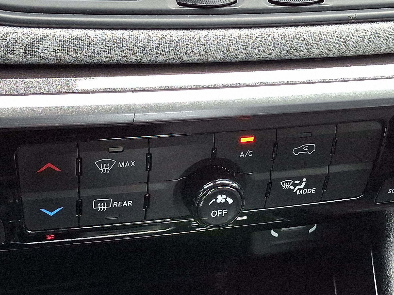 2023 Jeep Compass Latitude Lux photo 14