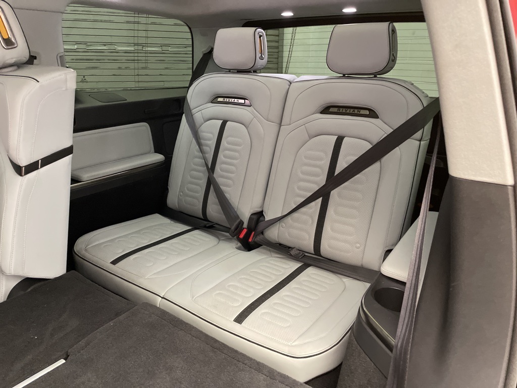 2024 Rivian R1S Launch Edition photo 21