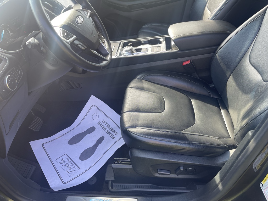 2020 Ford Edge Titanium photo 17