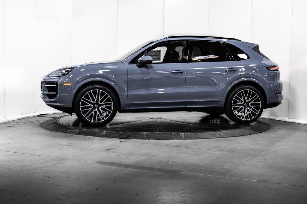 2025 Porsche Cayenne photo 2