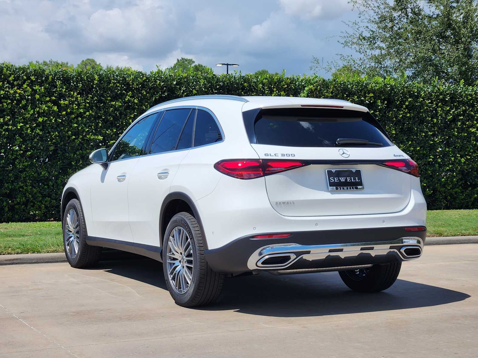 2026 Mercedes Benz GLC 300 4MATIC photo 3