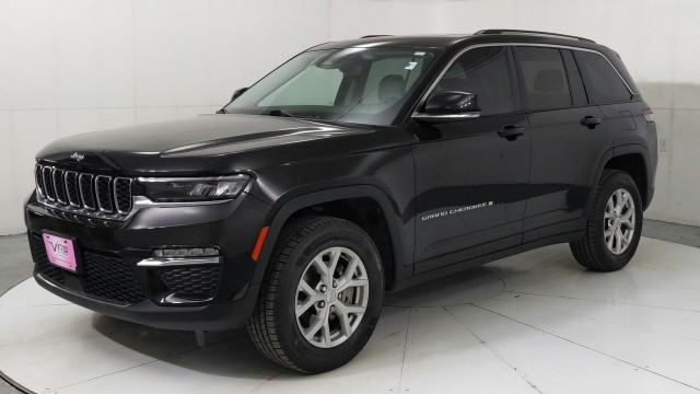 Used 2023 DIAMOND BL Jeep Limited image 1