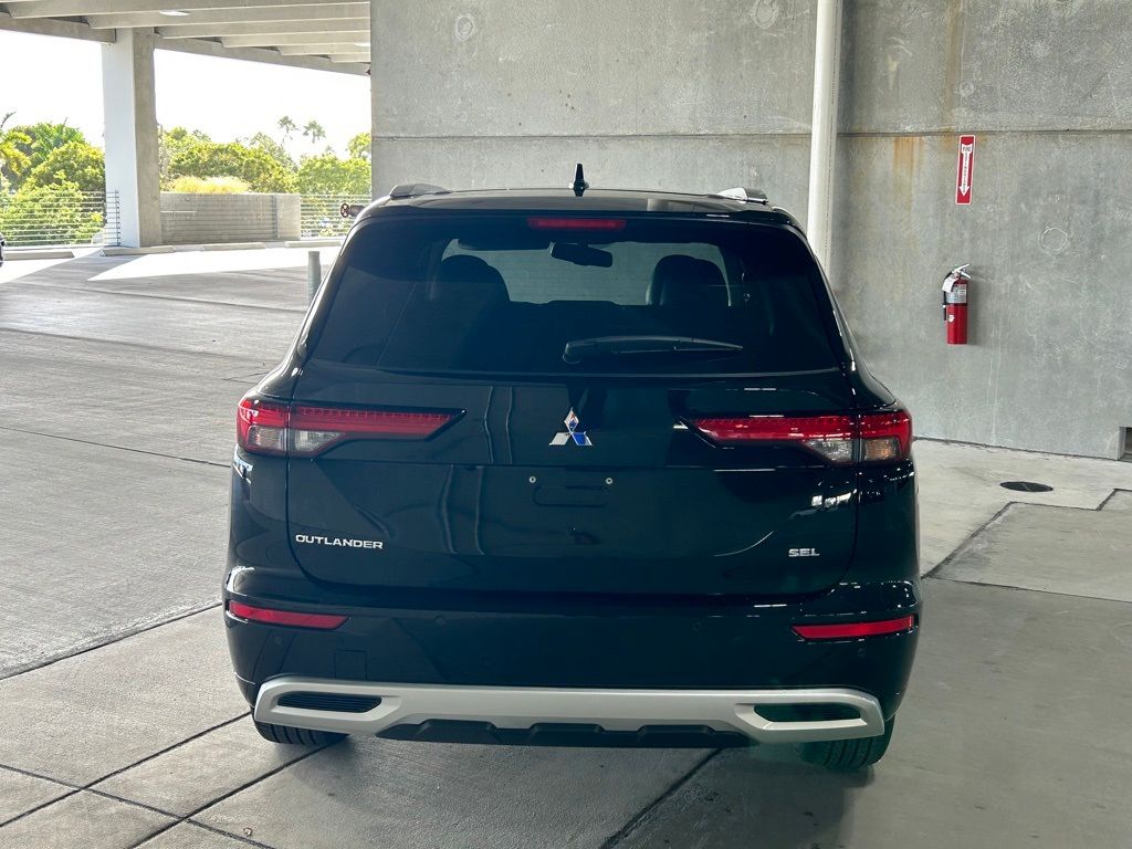 2024 Mitsubishi Outlander SEL photo 4