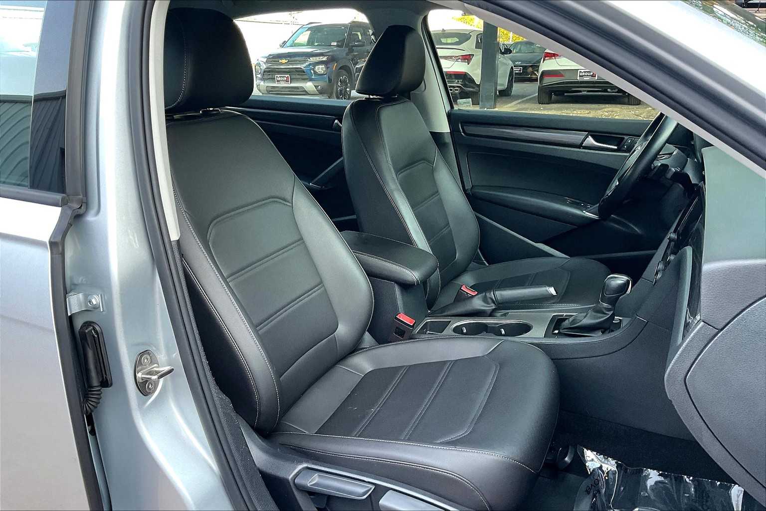 2020 Volkswagen Passat 2.0T R-Line photo 8