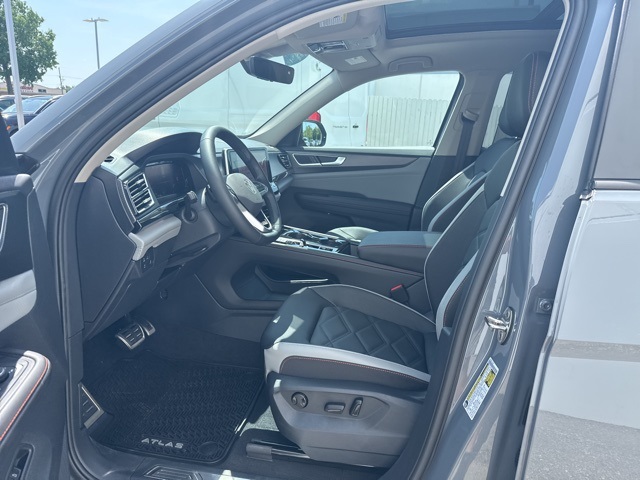2025 Volkswagen Atlas Peak Edition SE photo 7