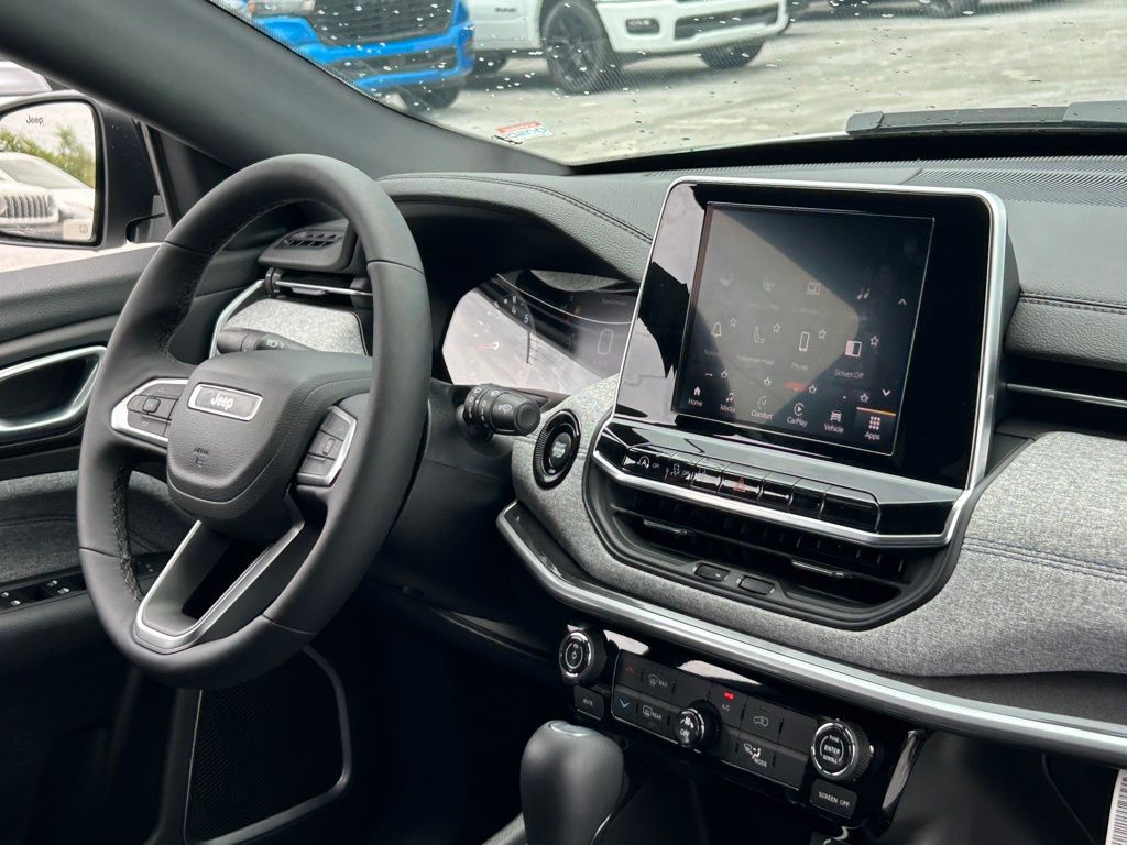 2025 Jeep Compass Latitude photo 16