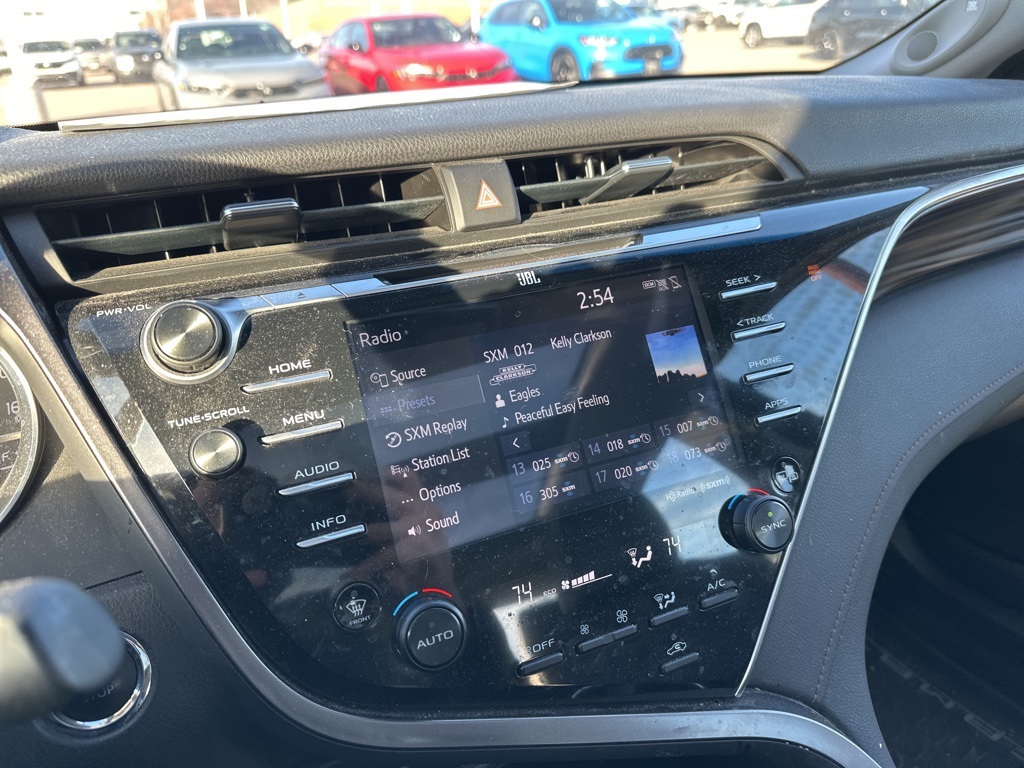 2018 Toyota Camry XLE photo 4