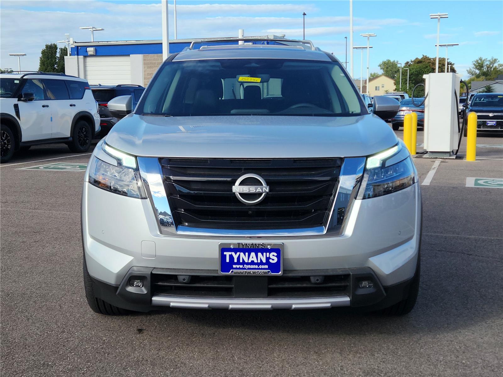 2025 Nissan Pathfinder SL photo 3