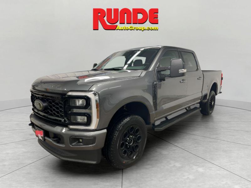 2025 Ford F-350 Super Duty XLT's photo