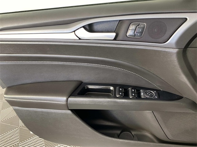 2014 Ford Fusion Titanium photo 20