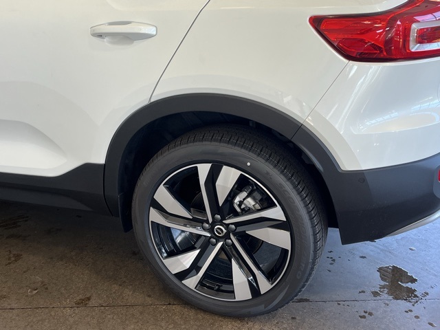 2025 Volvo XC40 Plus photo 6