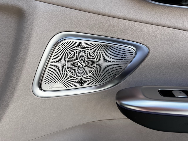 2025 Mercedes Benz C 300 photo 23