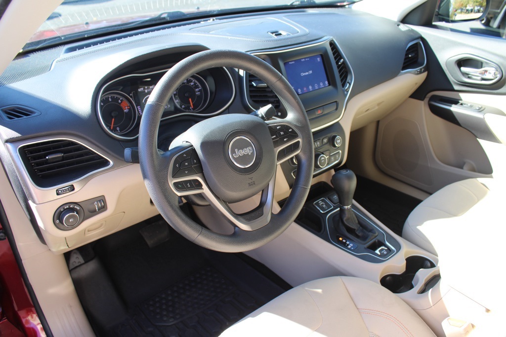 2019 Jeep Cherokee Latitude photo 2