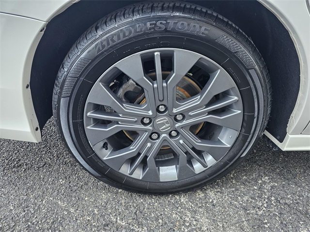 2025 Honda Odyssey Touring photo 9