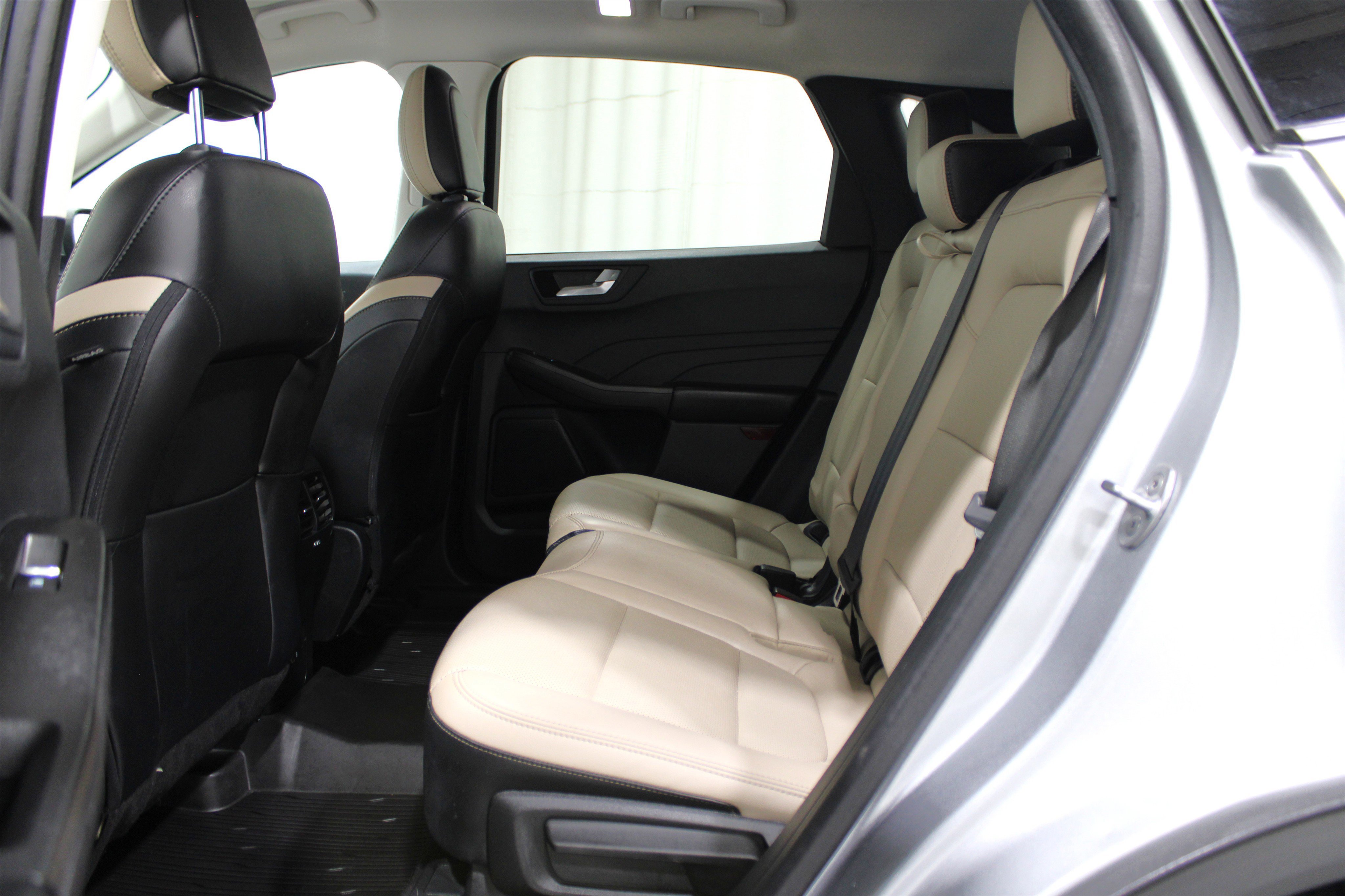 2021 Ford Escape SEL Hybrid photo 16