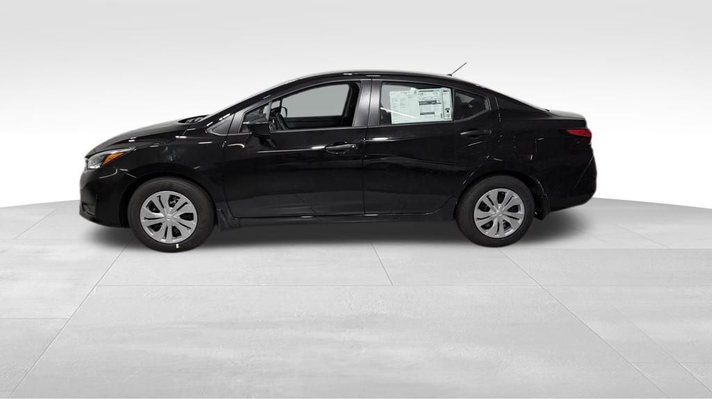 2025 Nissan Versa 1.6 S photo 2