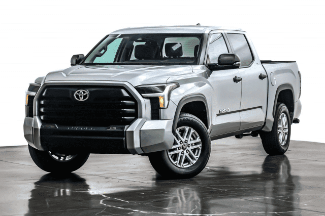 Tundra　英語版 Pre-Owned 2023 Toyota Tundra 4WD Limited Short Bed in