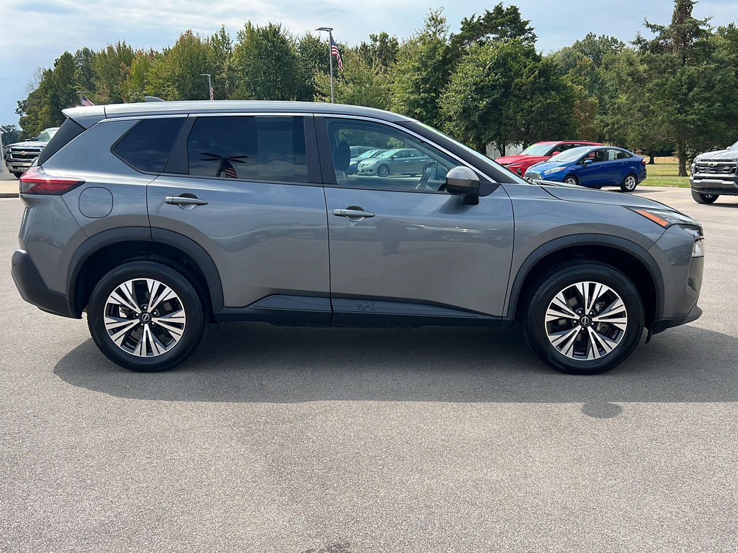 2023 Nissan Rogue SV photo 3