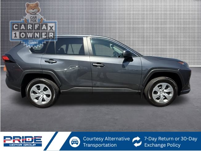 2022 Toyota RAV4 LE photo 6