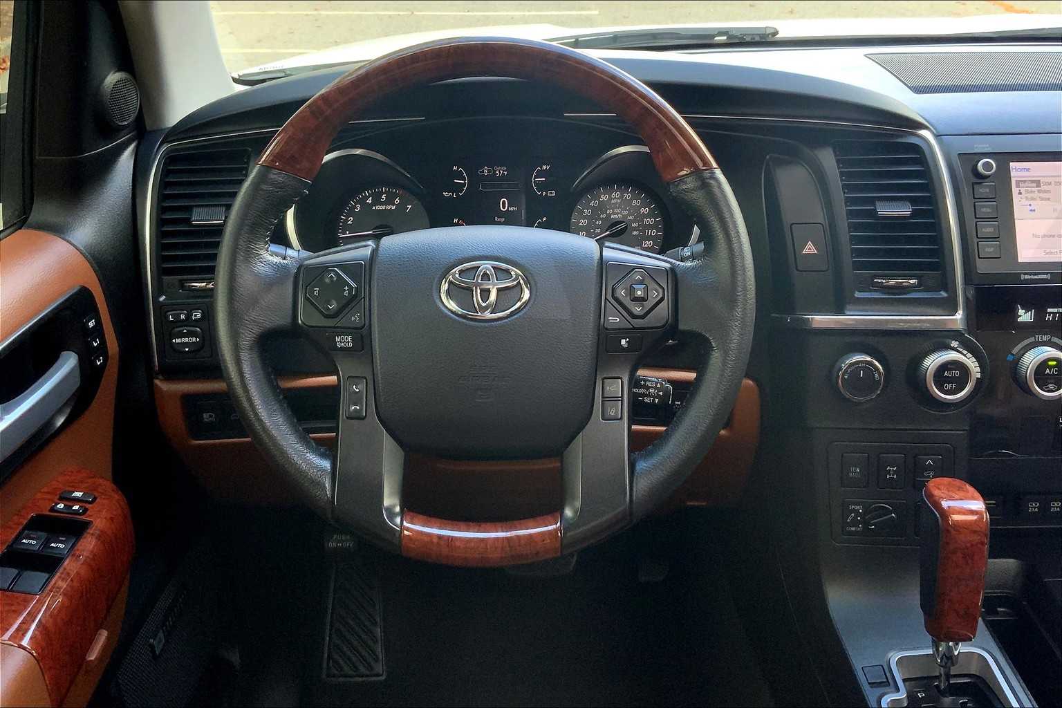 2020 Toyota Sequoia Platinum photo 3