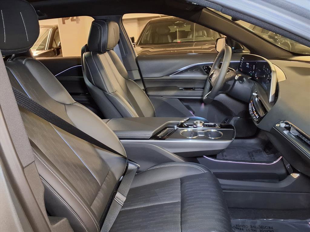2025 Cadillac Lyriq Luxury photo 6