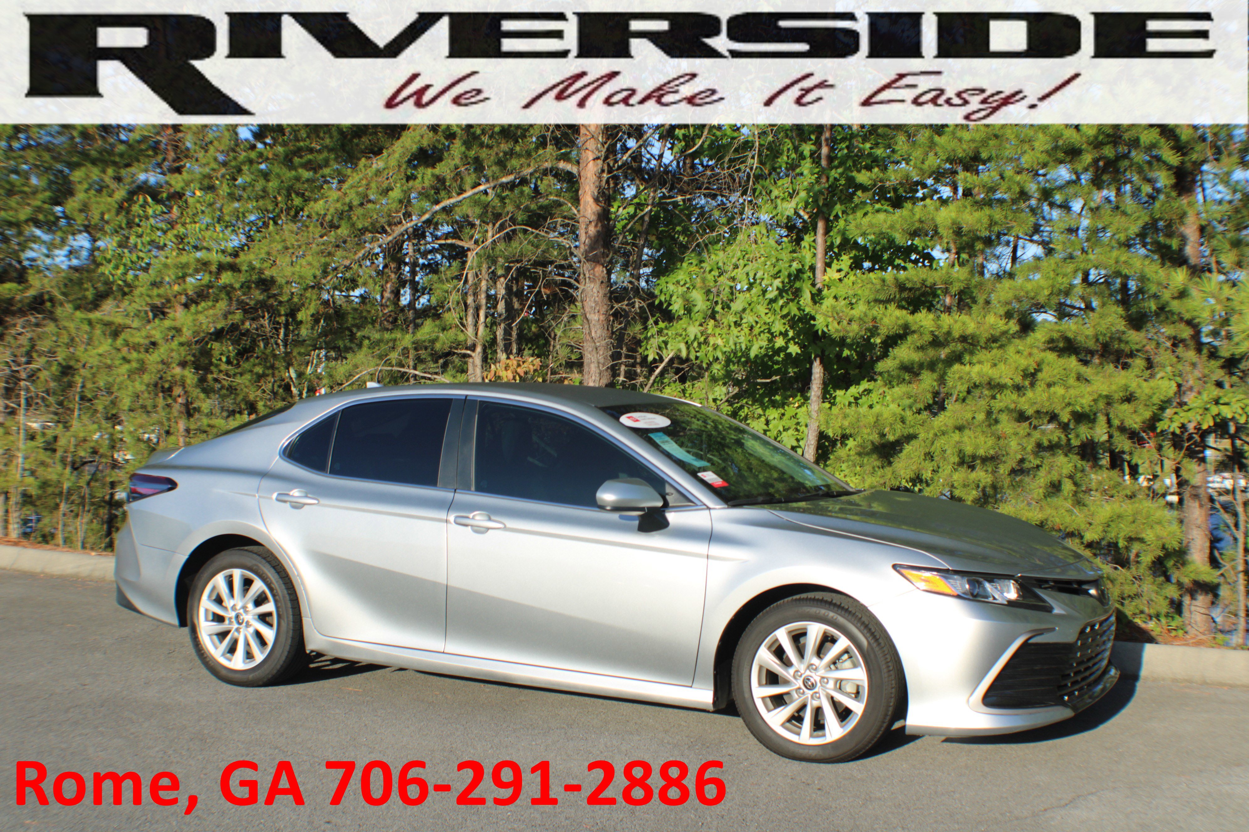 2022 Toyota Camry LE's photo