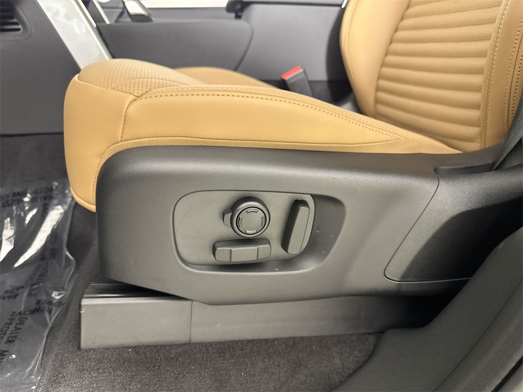 2025 Land Rover Discovery SE photo 12