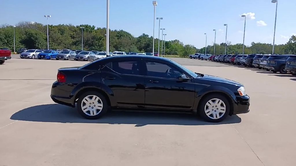 2013 Dodge Avenger SE photo 9