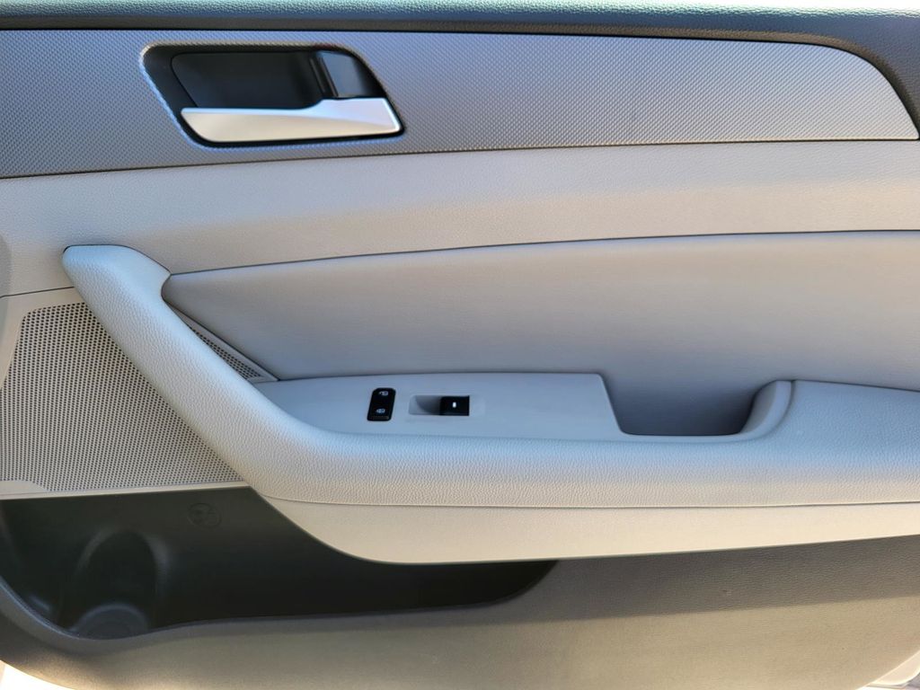 2018 Hyundai Sonata SEL photo 5