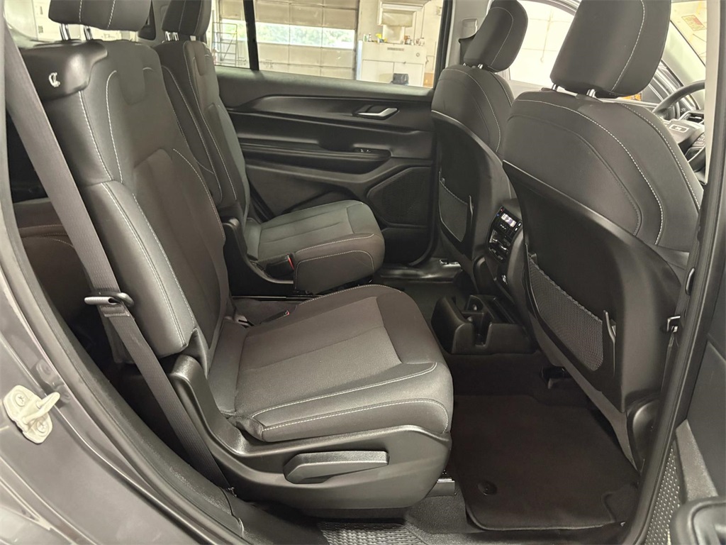 2023 Jeep Grand Cherokee Laredo photo 22