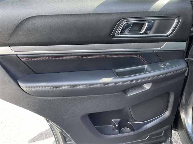 2019 Ford Explorer Sport photo 2