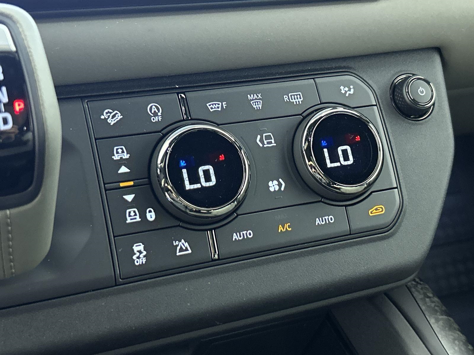 2025 Land Rover Defender 110 photo 14