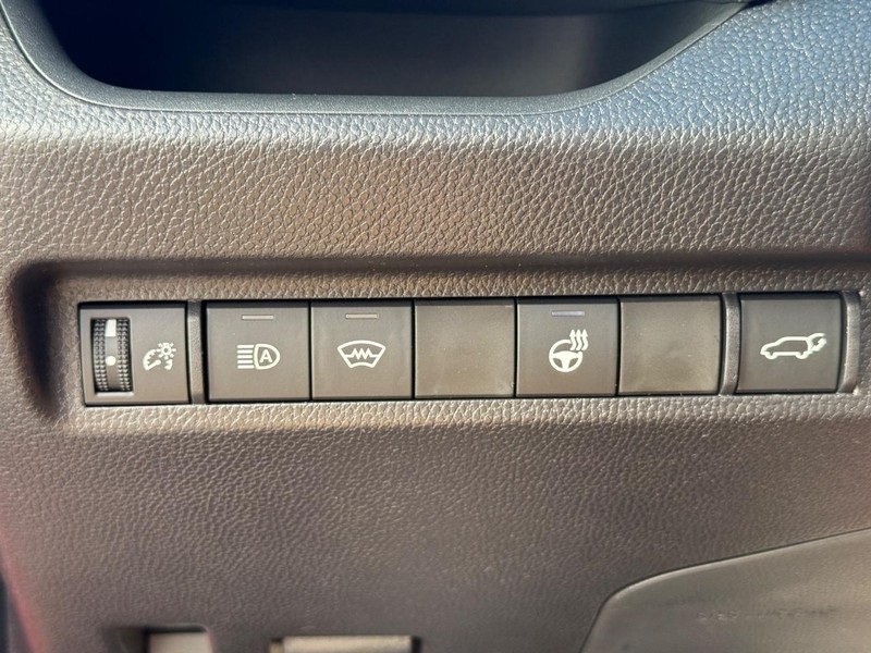 2025 Toyota RAV4 Hybrid XLE photo 23