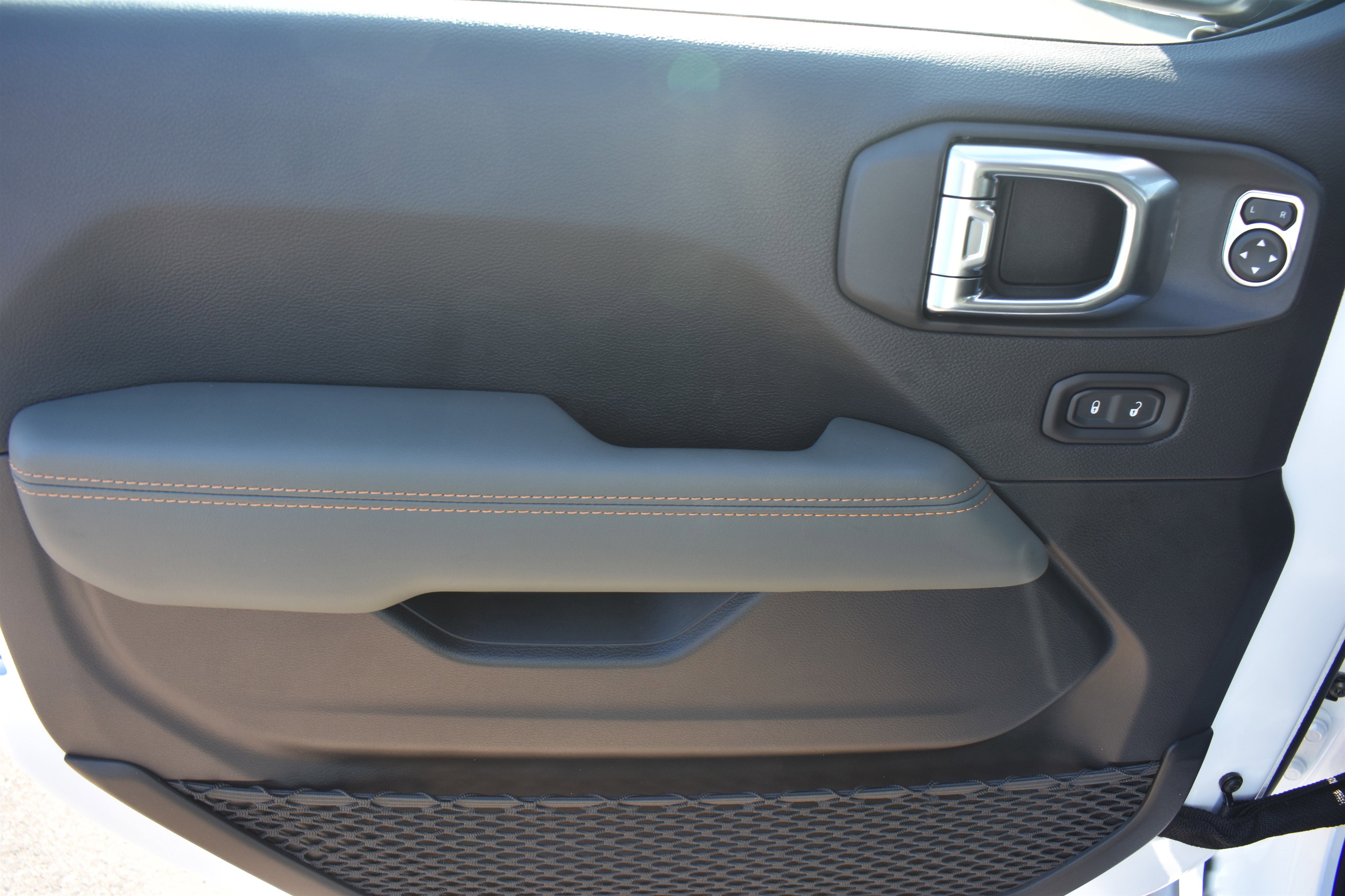 2025 Jeep Gladiator Mojave photo 6