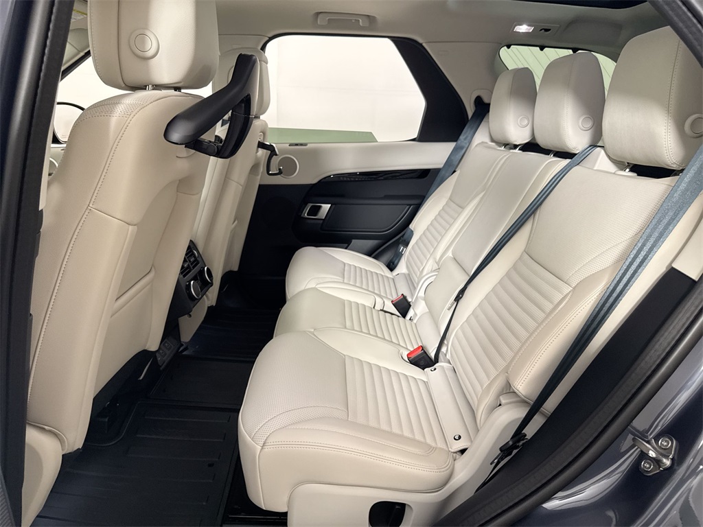 2025 Land Rover Discovery S photo 20