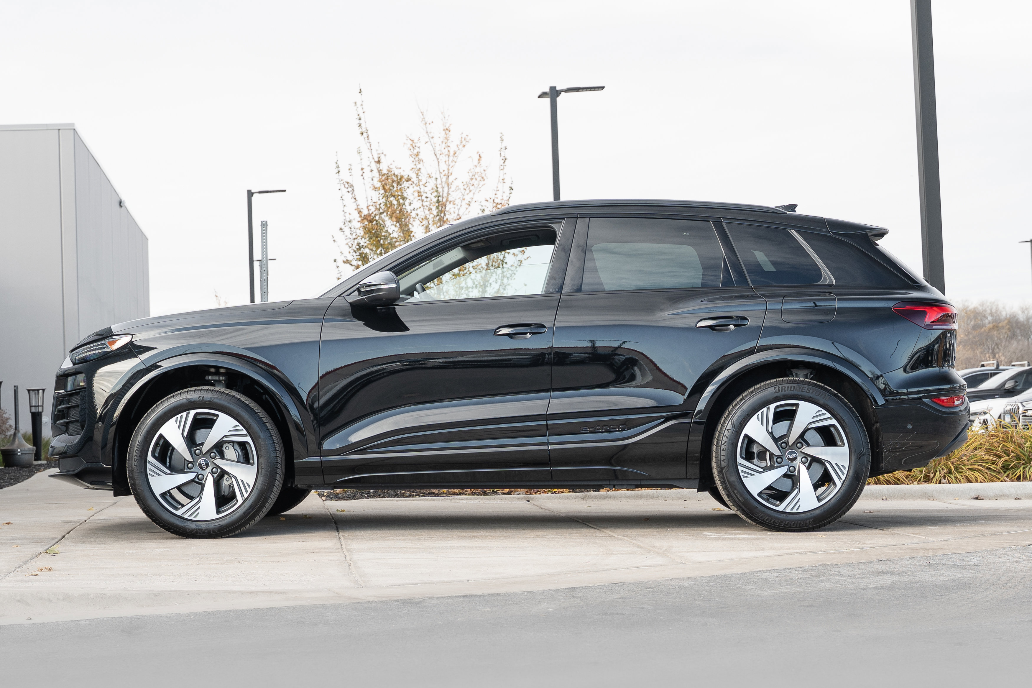 2025 Audi Q6 E-tron Premium Plus photo 4