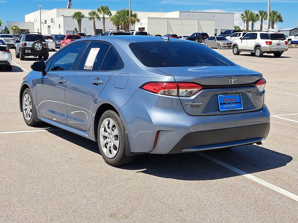 2022 Toyota Corolla LE photo 3