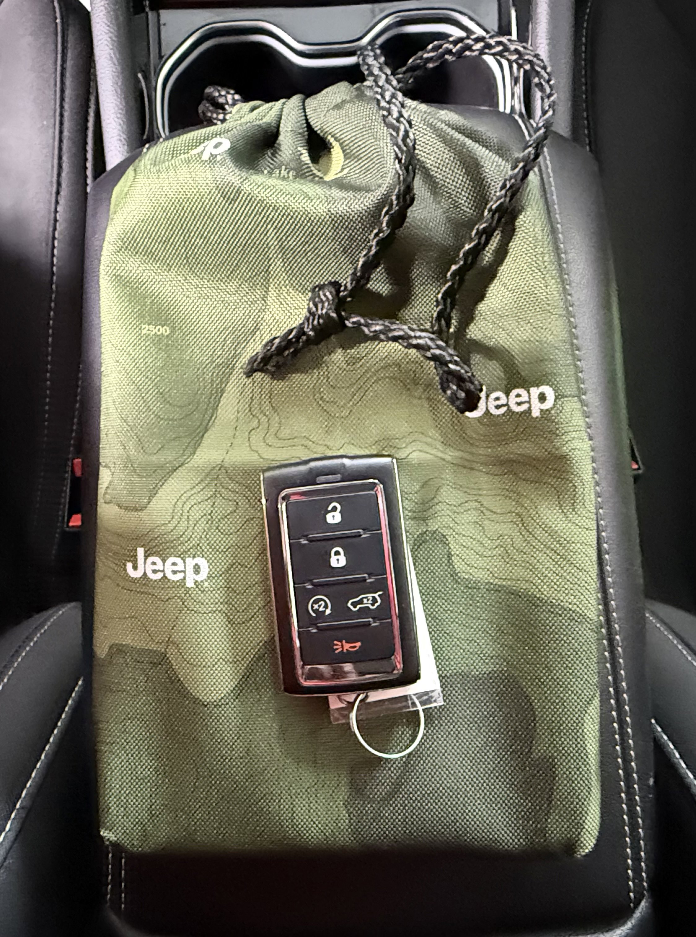 2023 Jeep Grand Cherokee Laredo Altitude photo 11