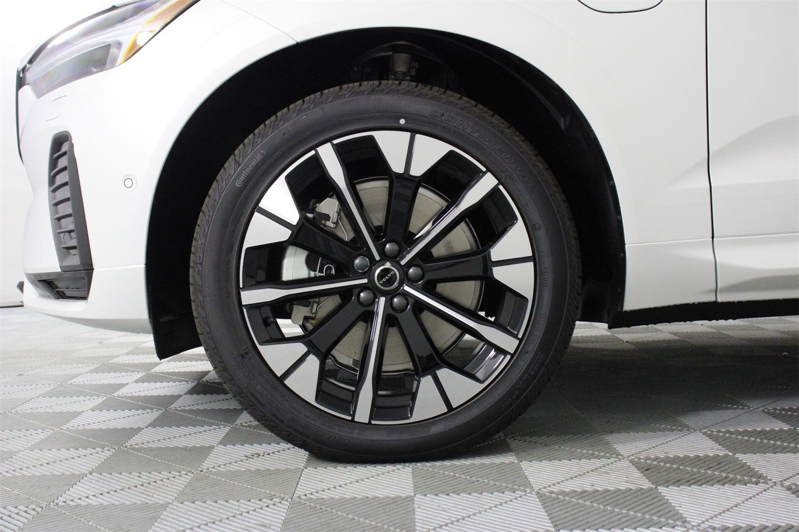 2026 Volvo XC60 Hybrid T8 Plus photo 13