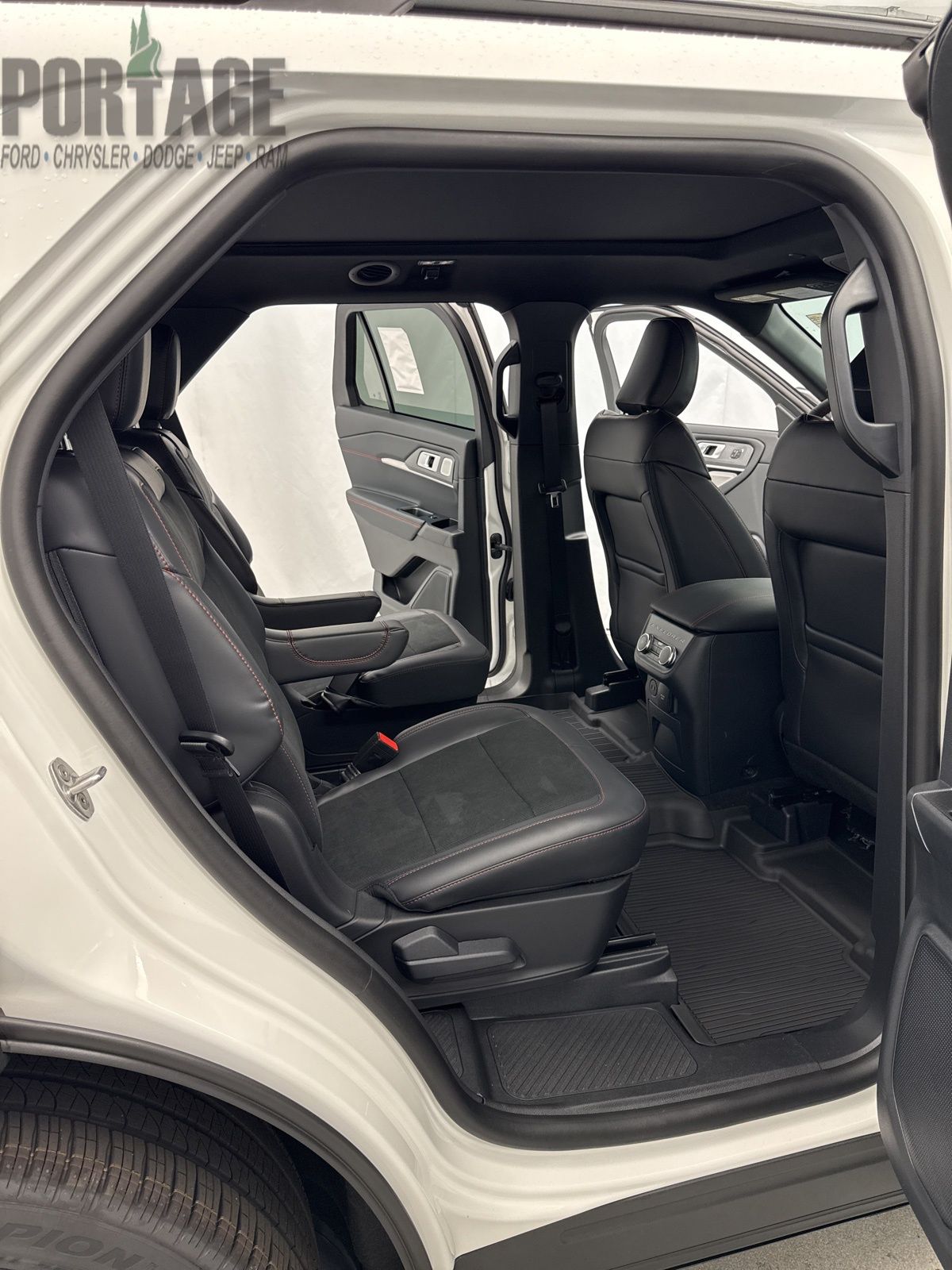 2025 Ford Explorer ST photo 33