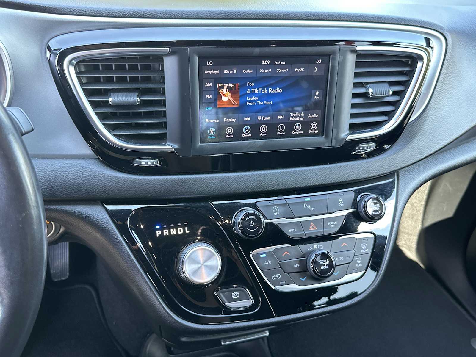 2020 Chrysler Pacifica Touring photo 23