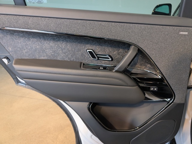 2025 Land Rover Range Rover Sport SE photo 17