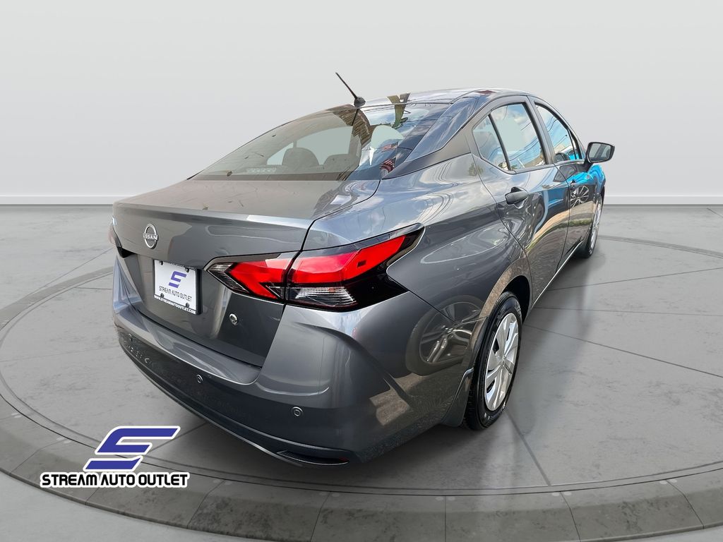 2025 Nissan Versa 1.6 S photo 4