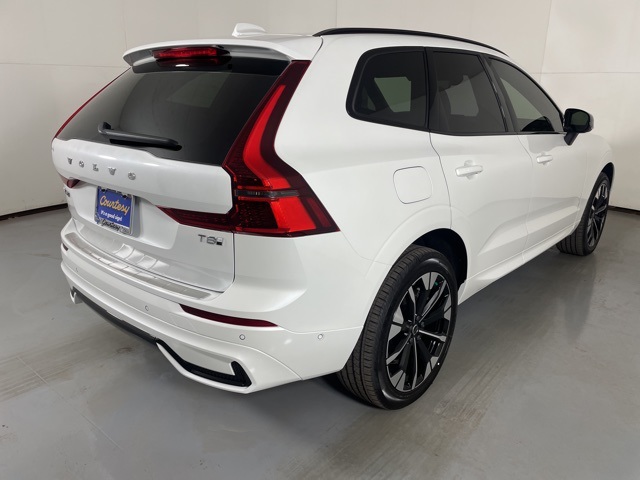 2026 Volvo XC60 T8 Plus photo 8