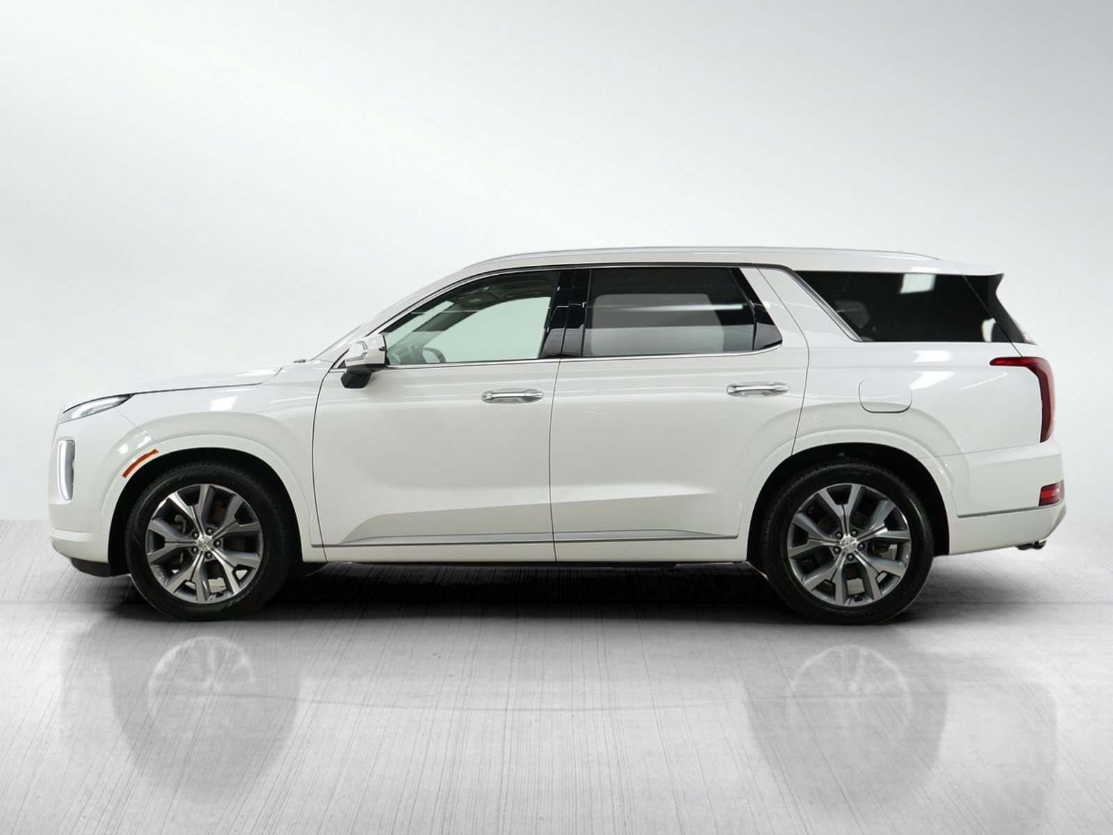 Used 2021 Hyundai Palisade Limited with VIN KM8R5DHE5MU216226 for sale in Burnsville, Minnesota