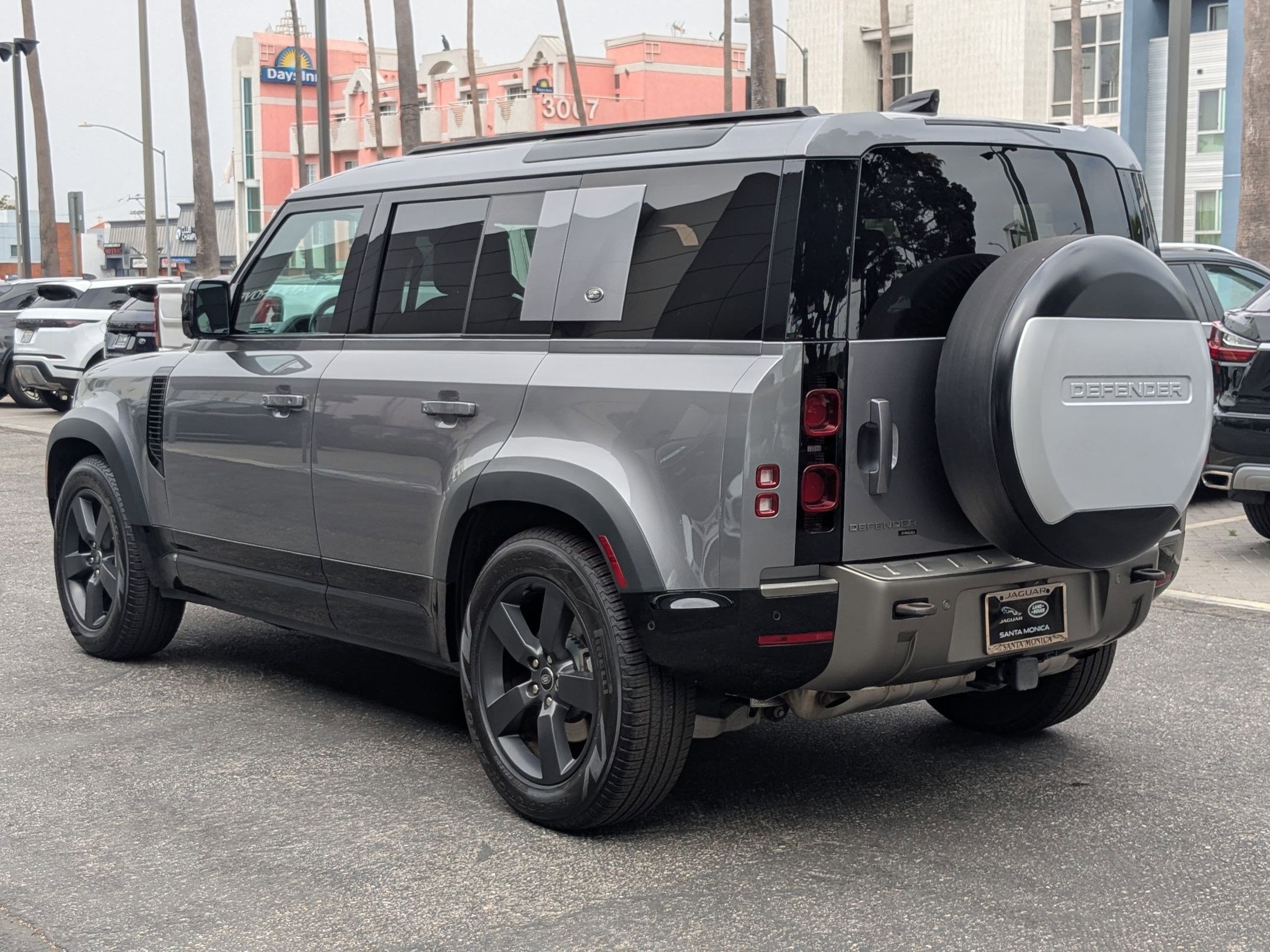 2022 Land Rover Defender X-Dynamic HSE photo 8