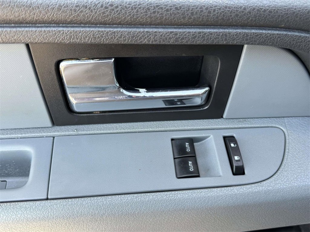 2013 Ford F-150 XLT photo 14
