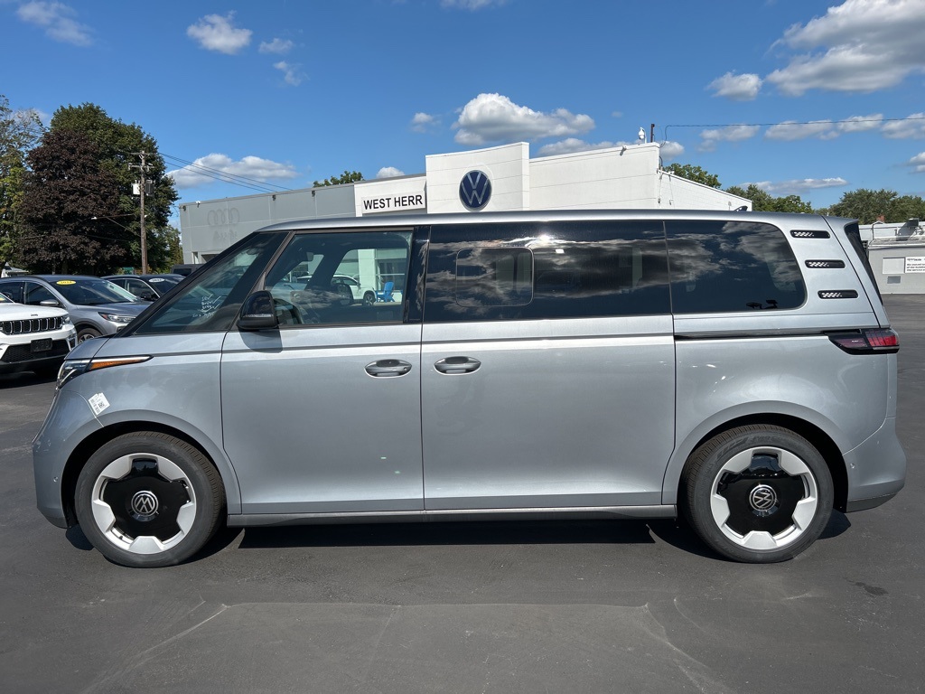 2025 Volkswagen ID. Buzz Pro S photo 2